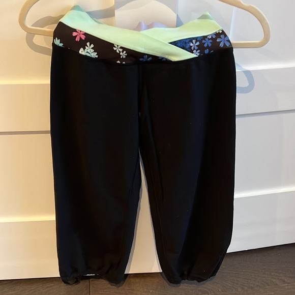 Lululemon Cropped Yoga Pants - Picture 1 of 3